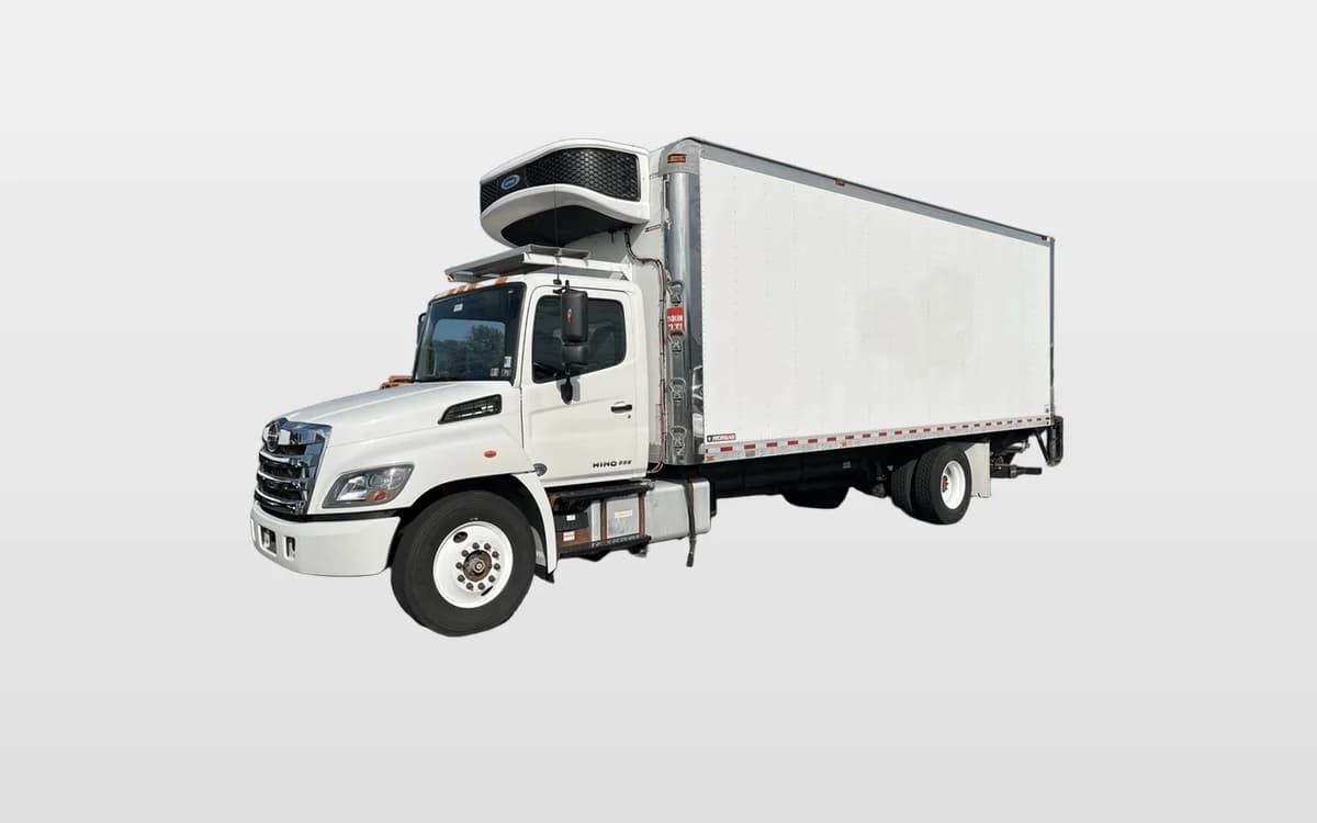 2018 Hino 338 — photo 1