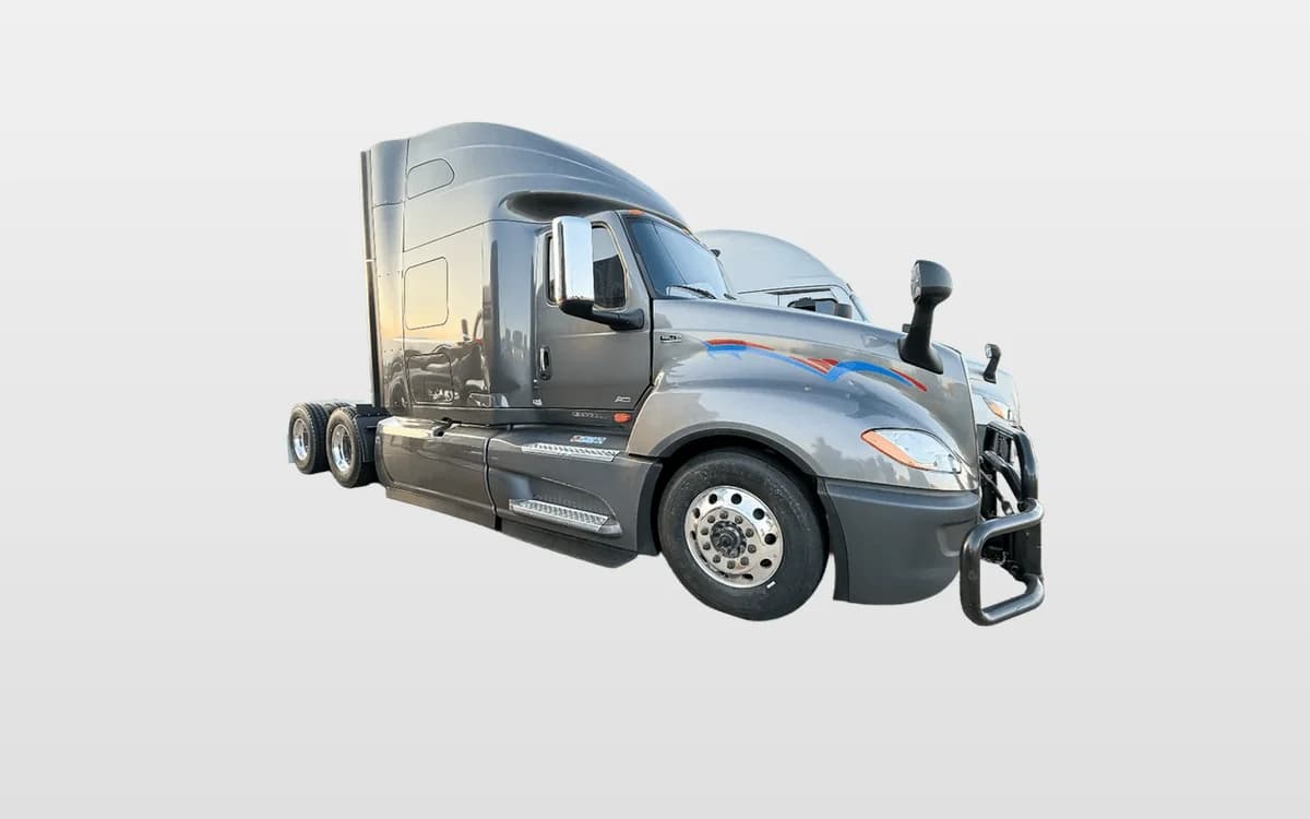 2023 International LT — photo 1