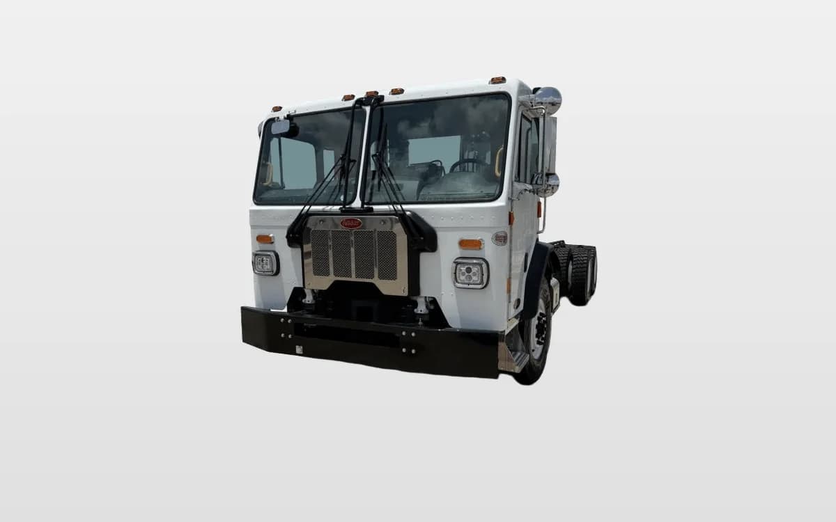 2025 Peterbilt 520 — photo 1