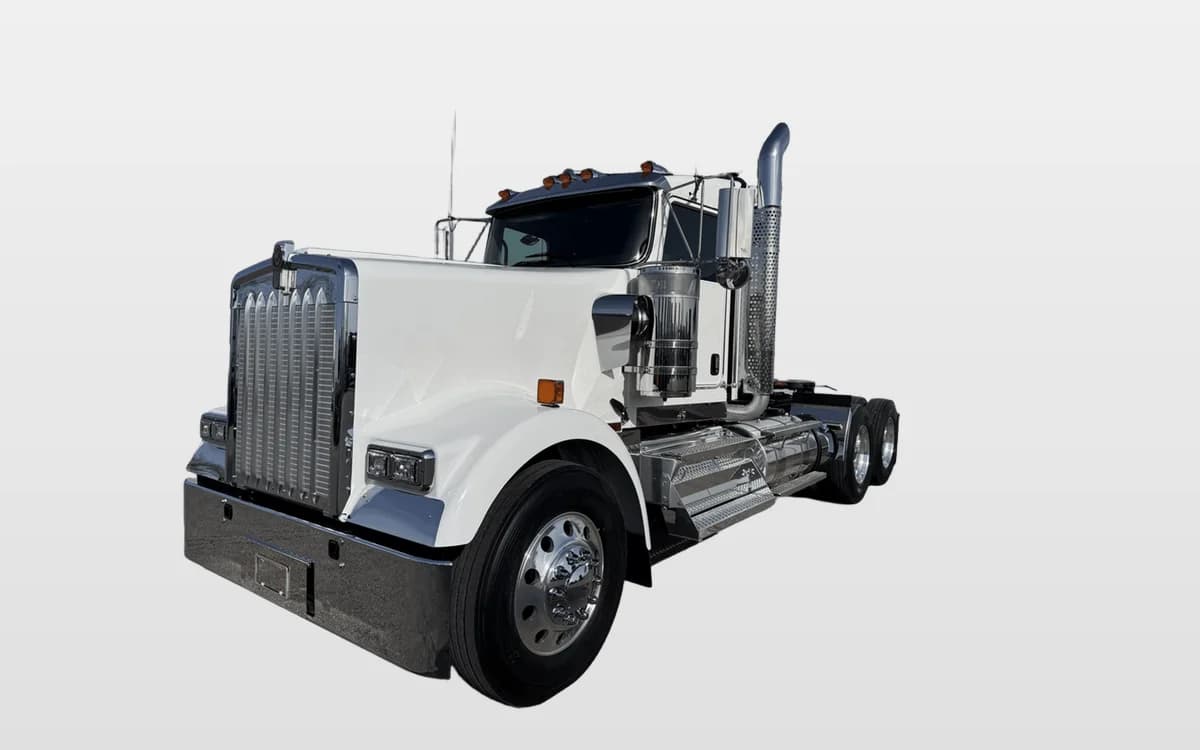 2027 Kenworth W900 — photo 1