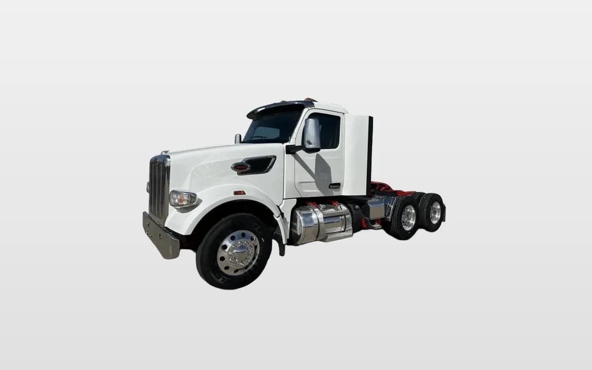 2023 Peterbilt 567 — photo 1