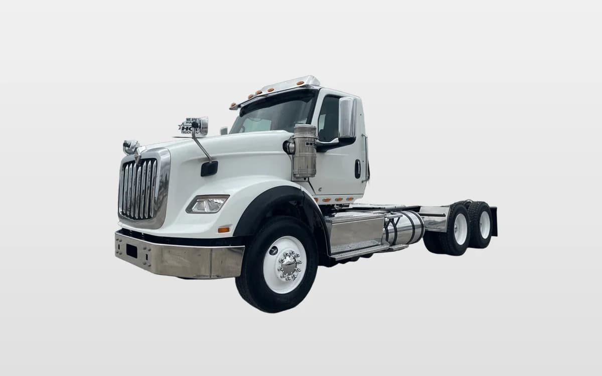 2023 International HX — photo 1