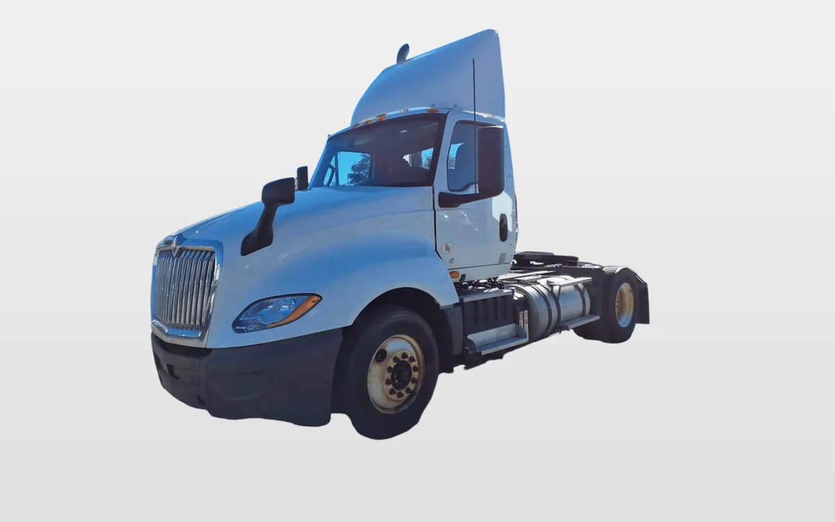 2021 International LT — photo 1