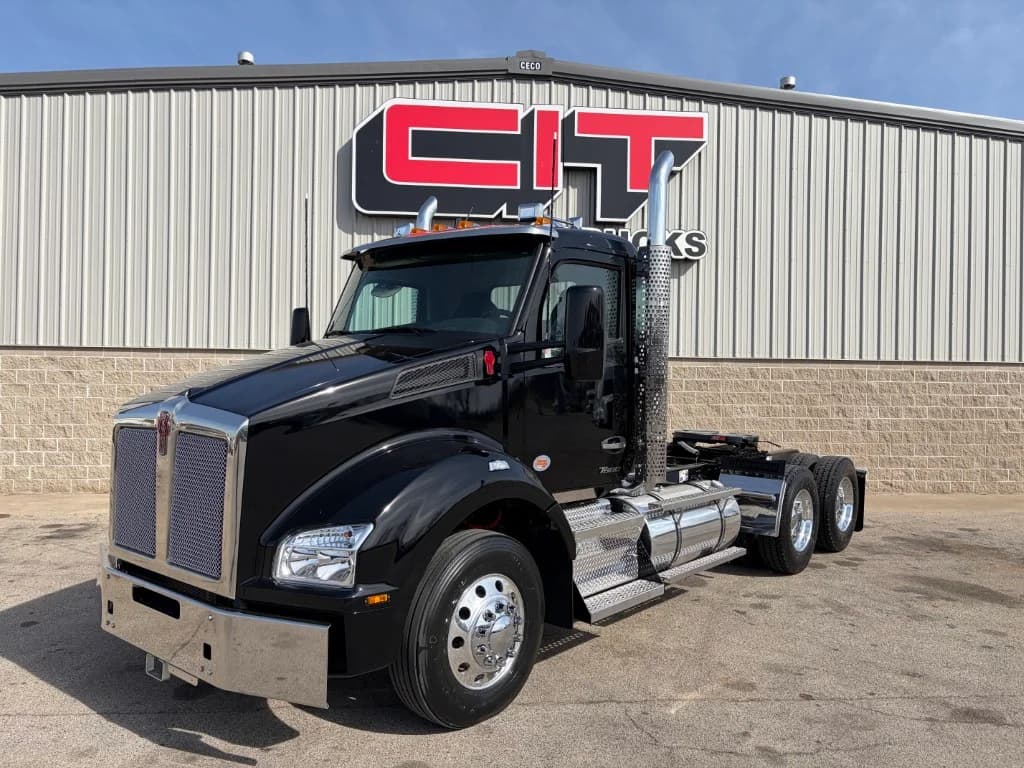 2027 Kenworth T880