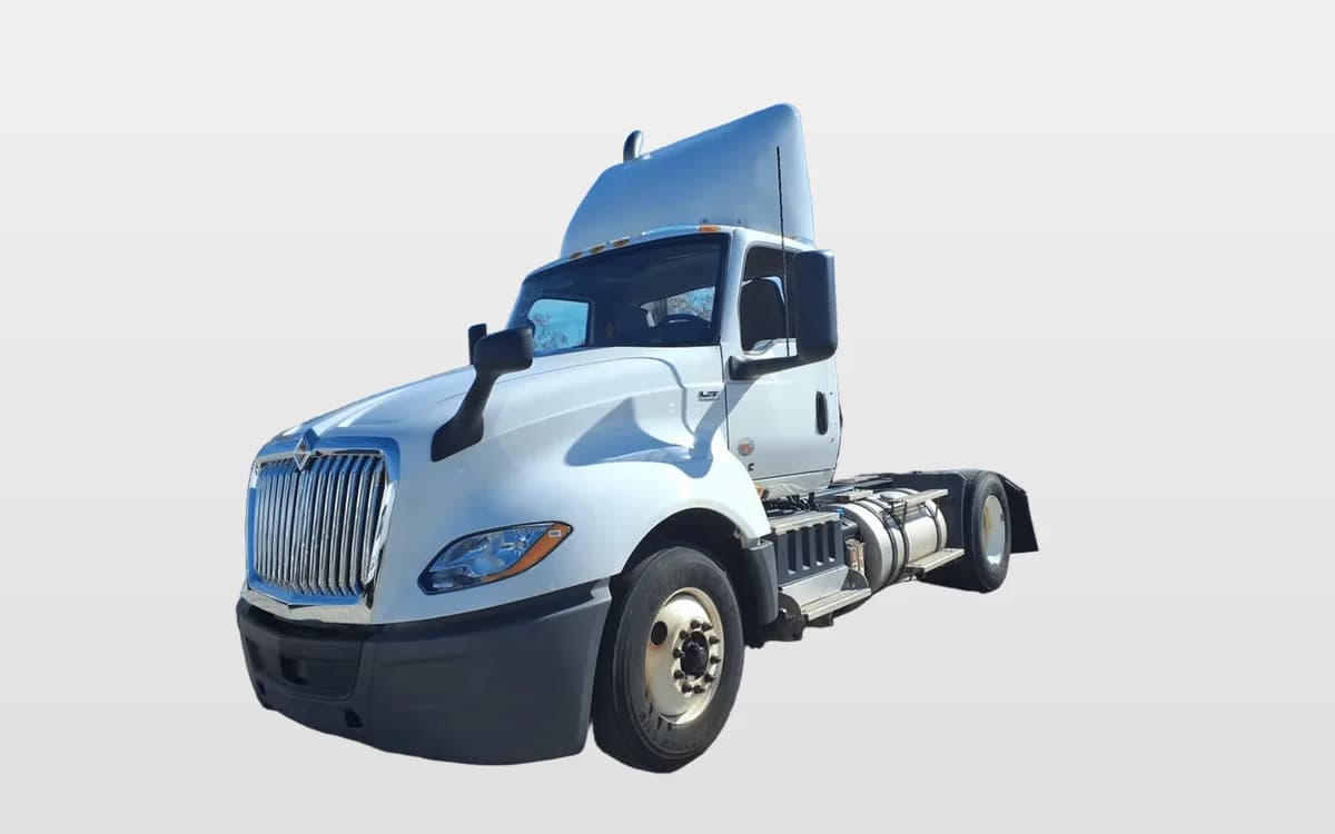 2021 International LT — photo 1