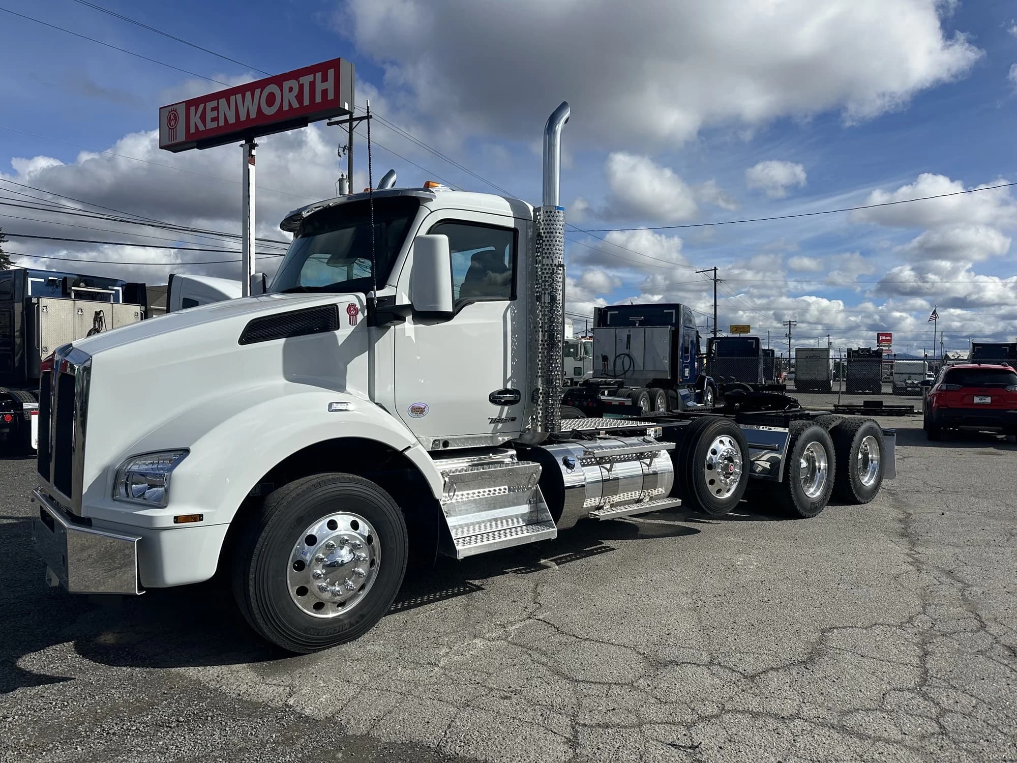 2025 Kenworth T880