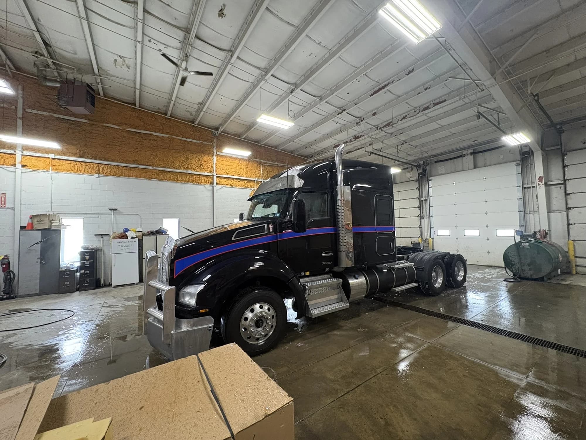 2023 Kenworth T880