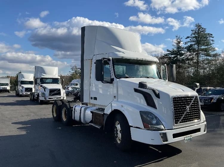 2015 Volvo VNL 300