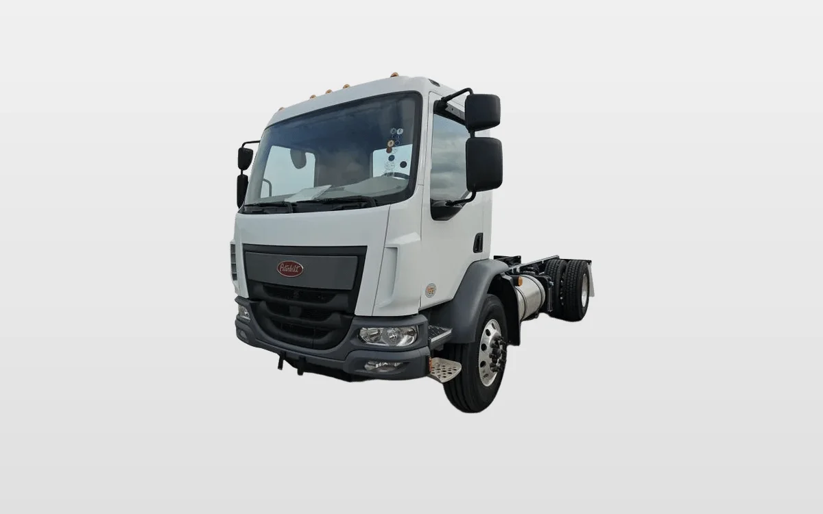 2025 Peterbilt 220EV — photo 1