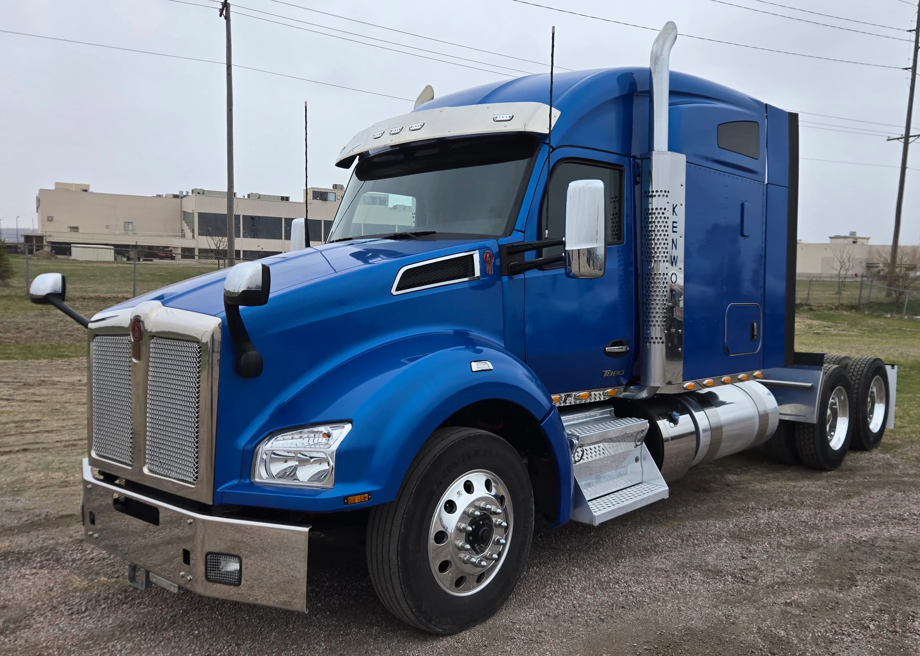 2023 Kenworth T880