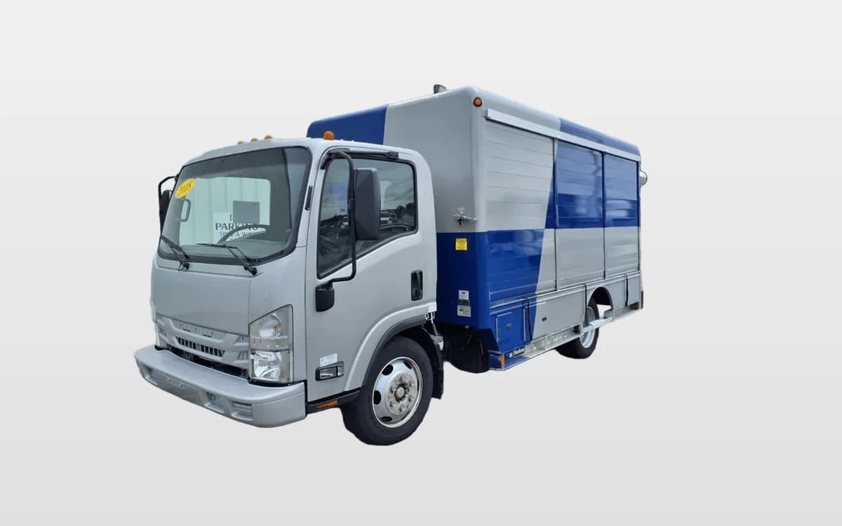 2018 Isuzu NRR — photo 1