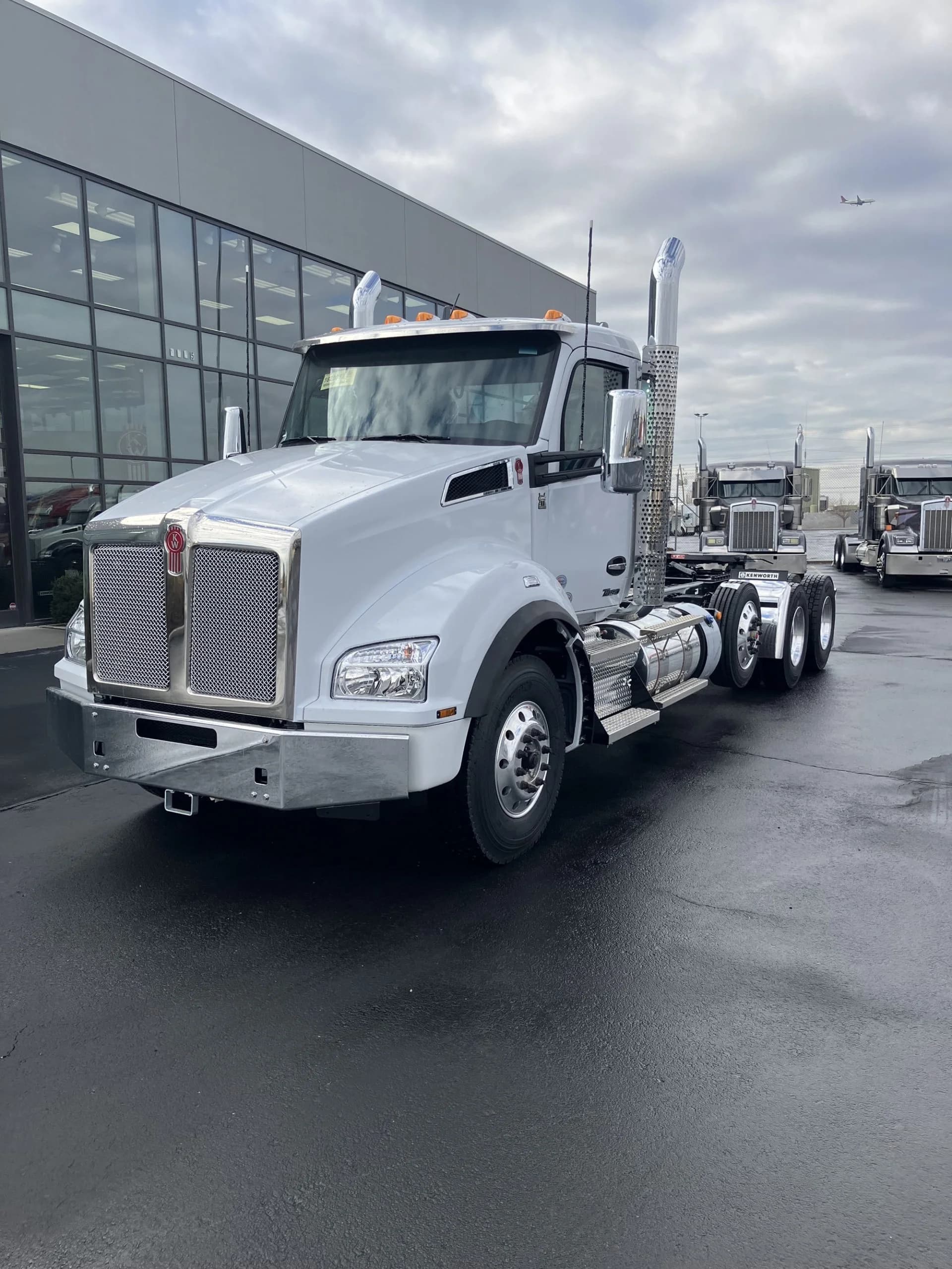 2025 Kenworth T880