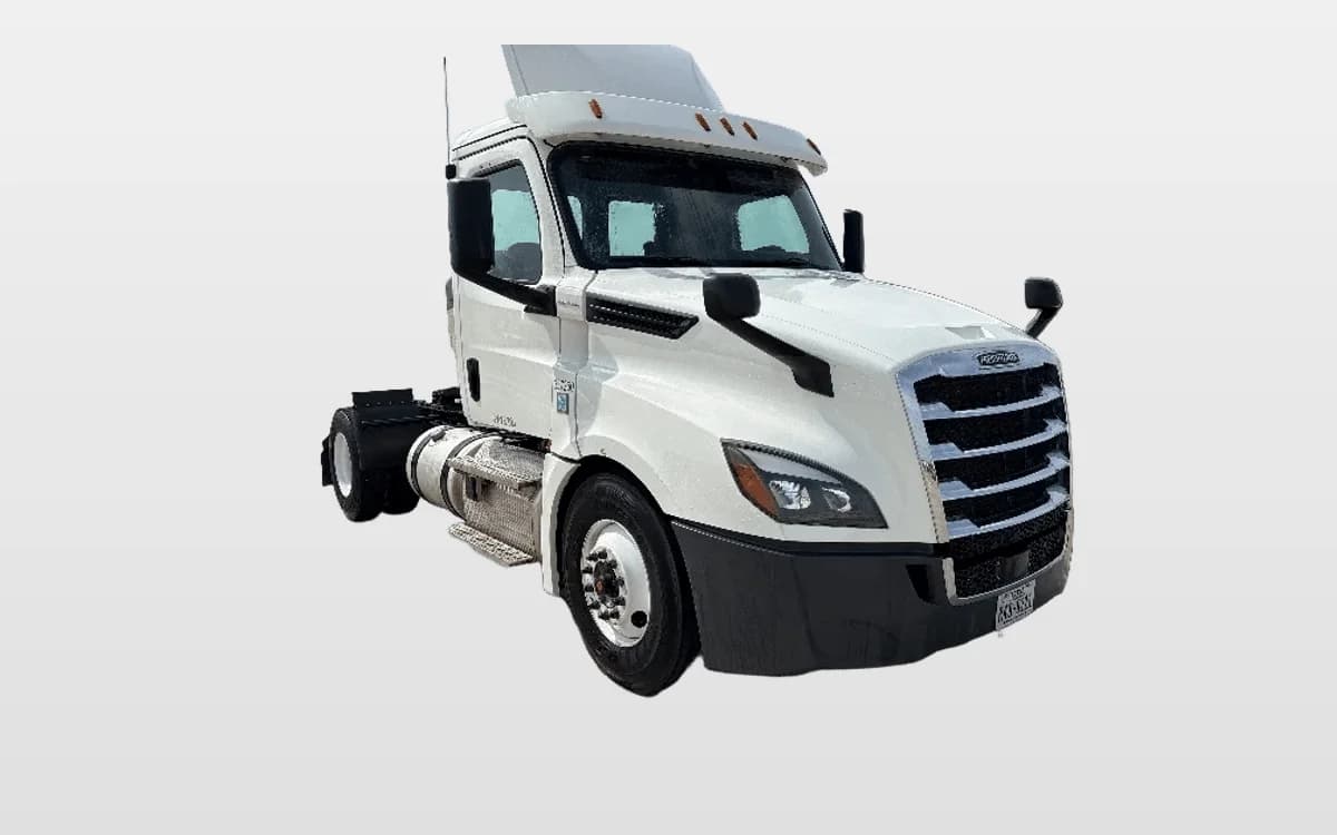 2020 Freightliner Cascadia — photo 1