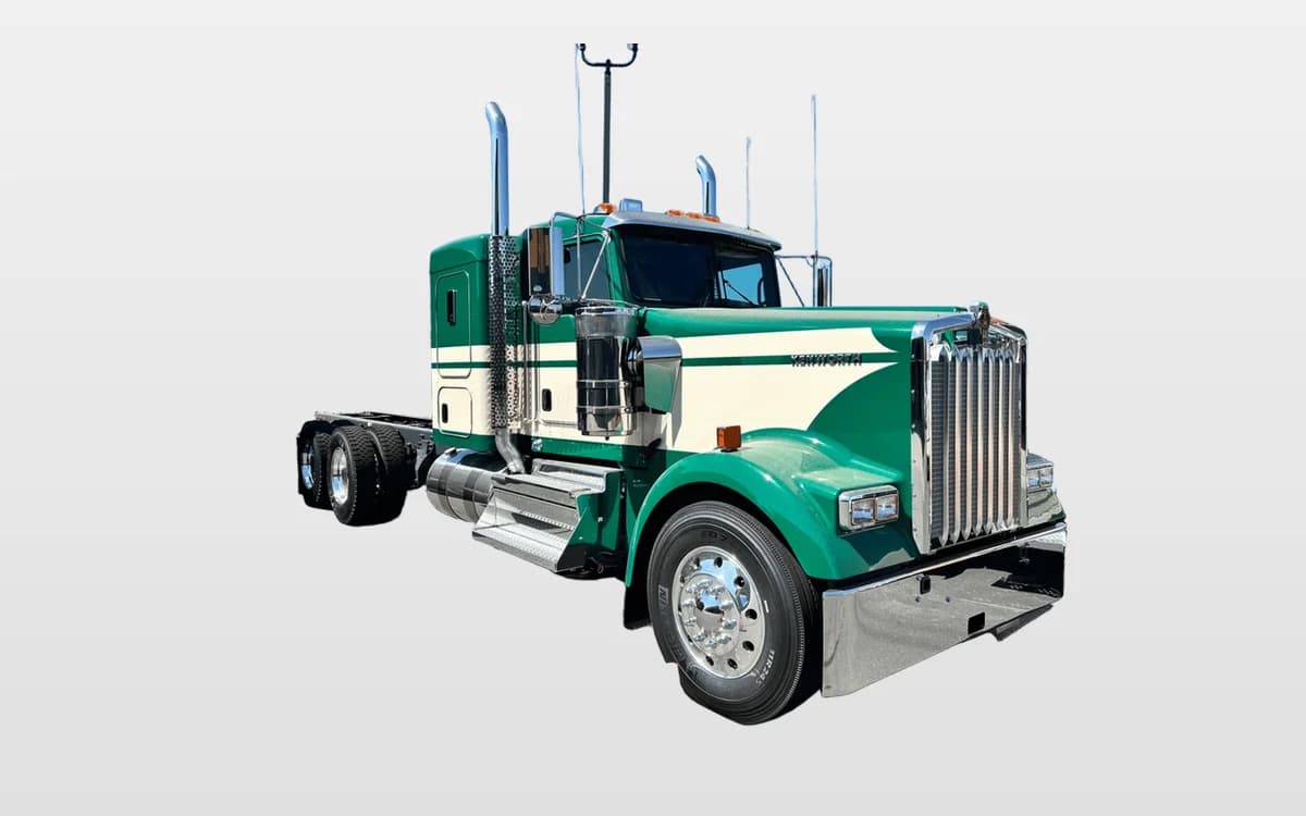 2025 Kenworth W900 — photo 1