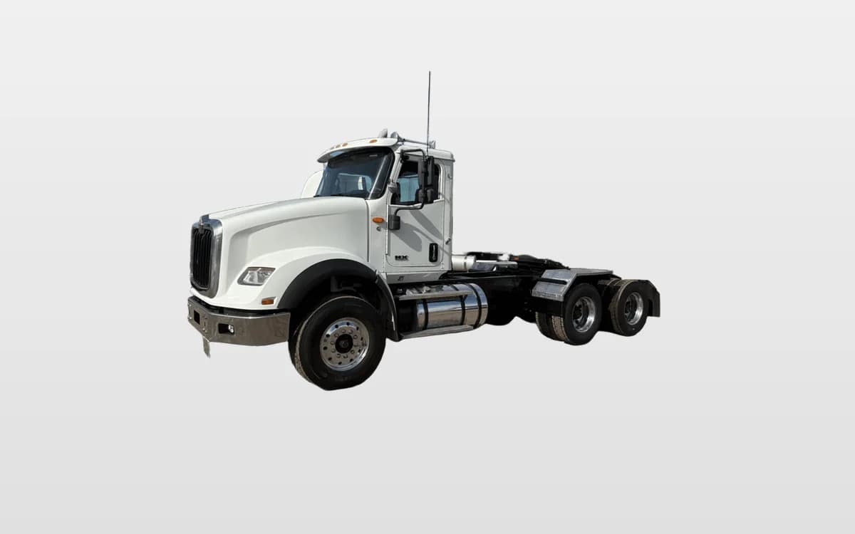 2019 International HX — photo 1