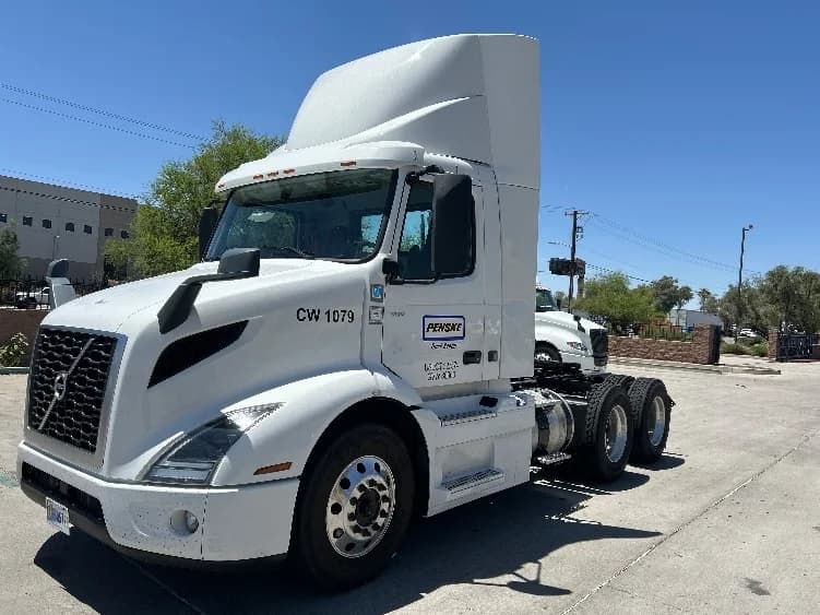 2021 Volvo VNR 640