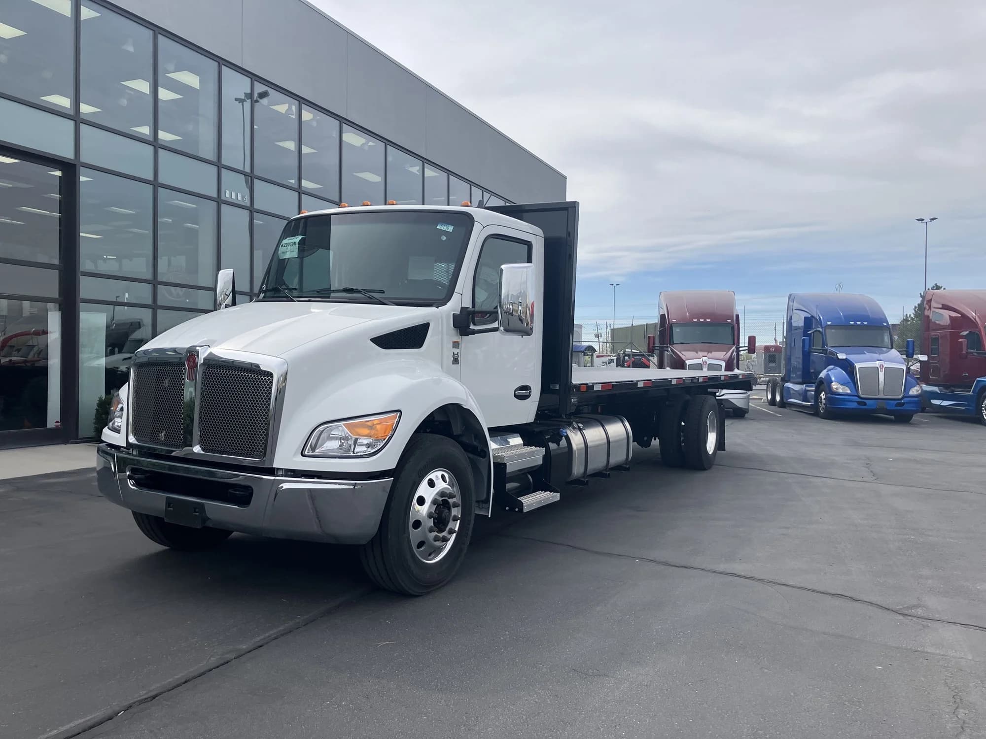 2025 Kenworth T280