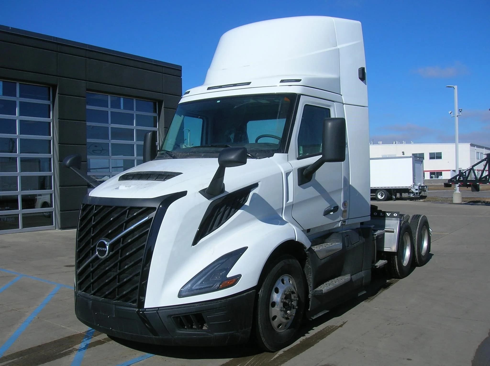 2025 Volvo VNL 300
