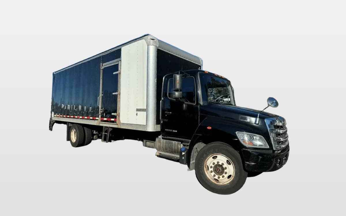 2019 Hino 268 — photo 1