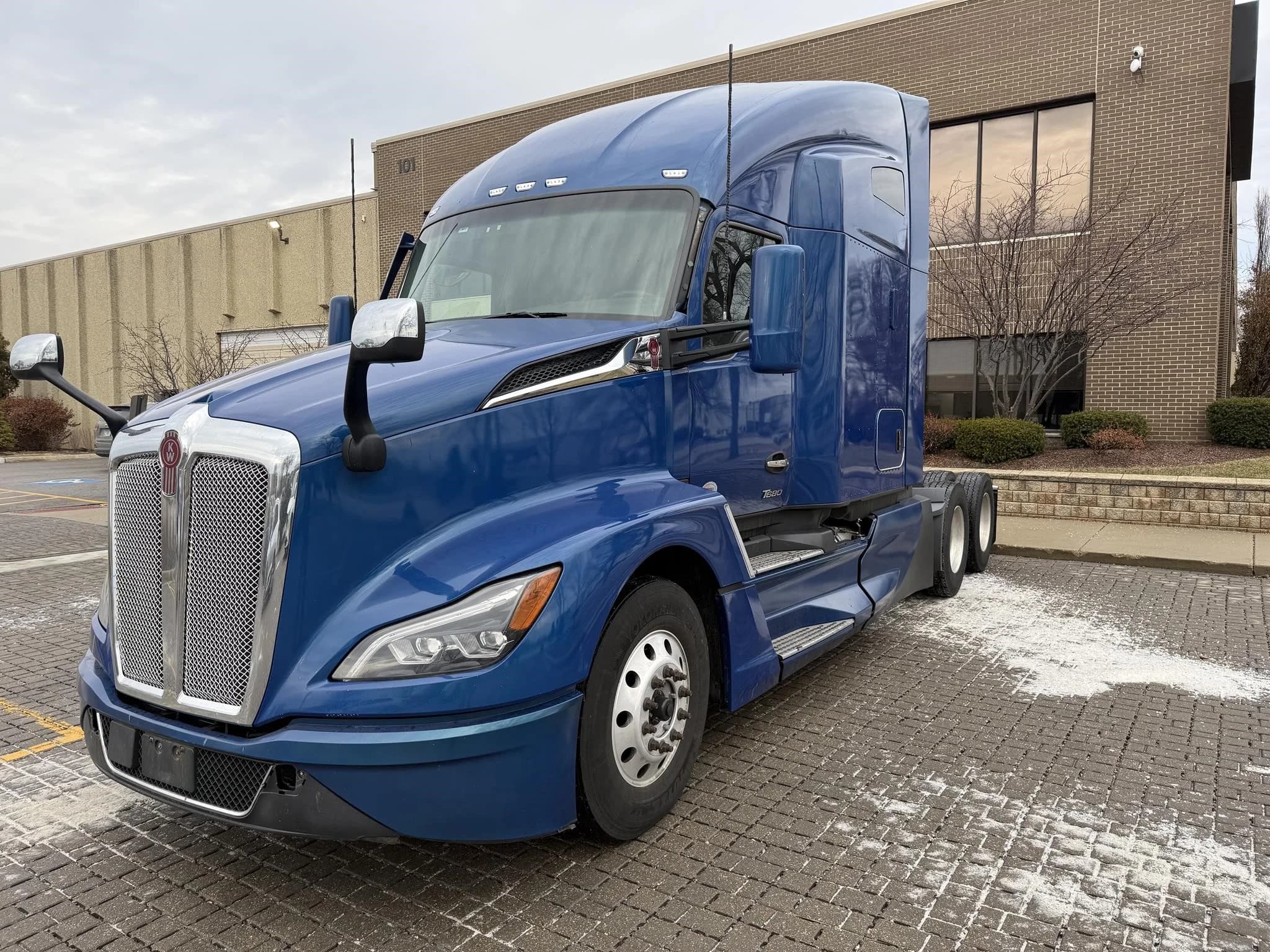 2023 Kenworth T680