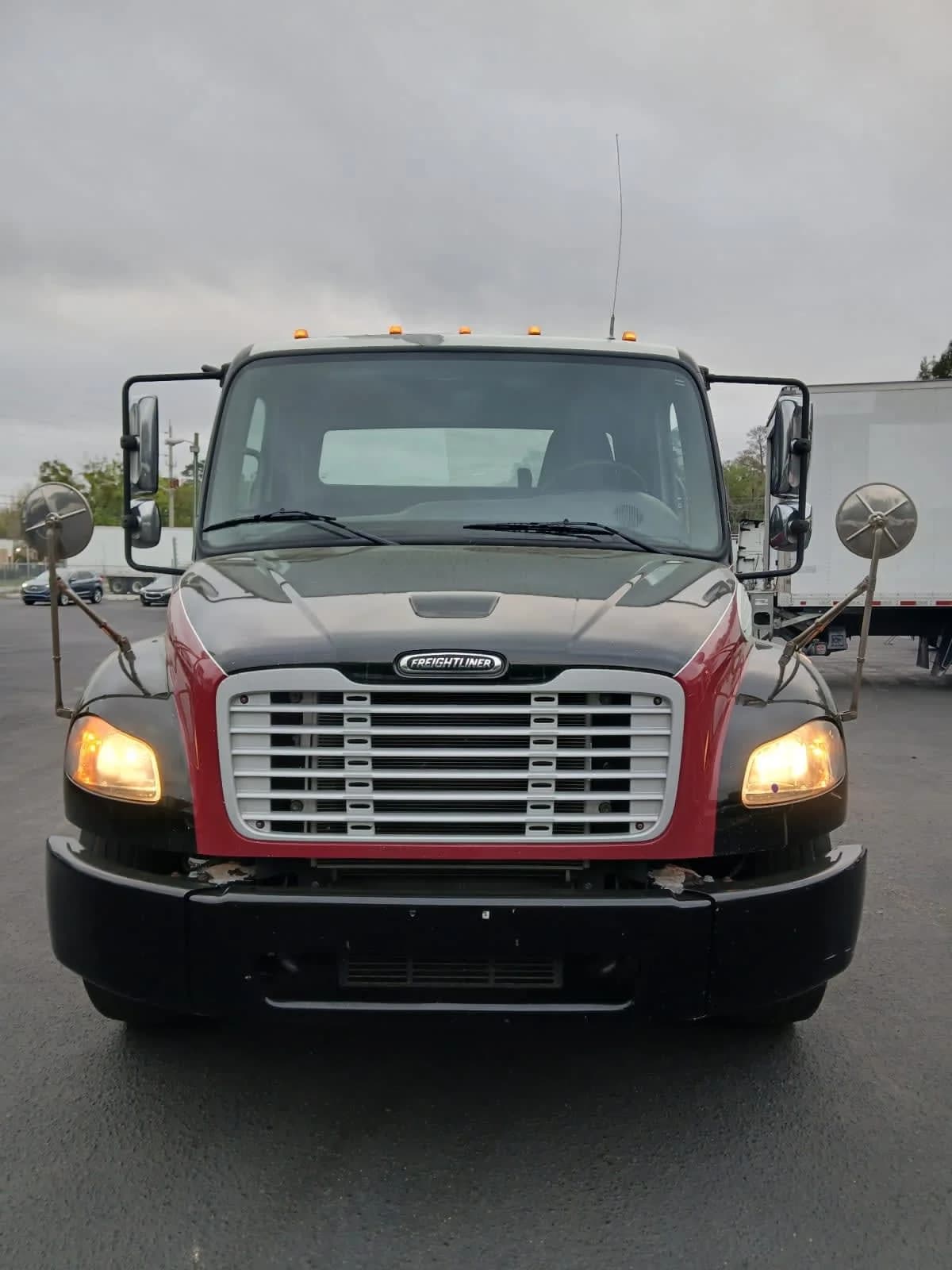 2019 Freightliner M2 106