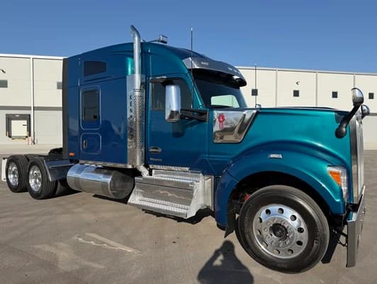 2023 Kenworth W990