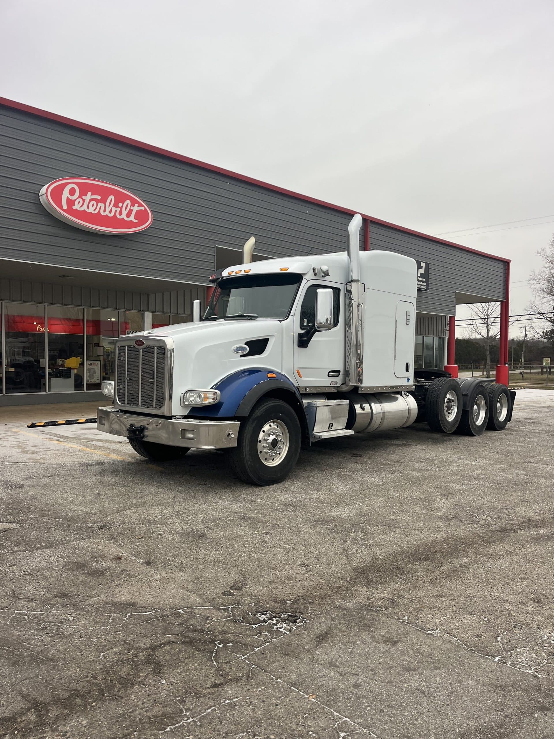 2020 Peterbilt 567 — photo 2