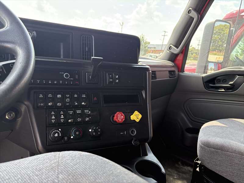 2021 International LT — photo 12