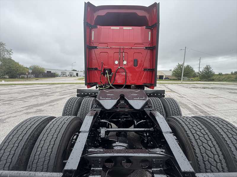 2021 International LT — photo 3