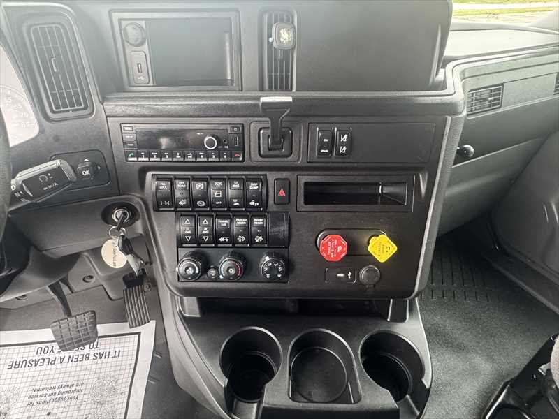 2021 International LT — photo 14