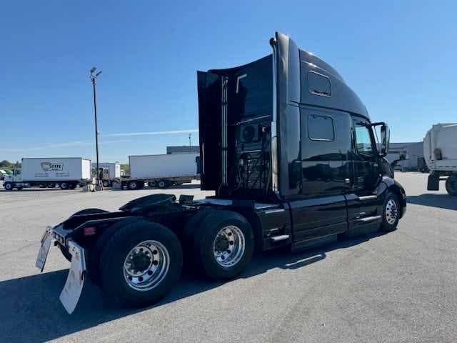 2023 Volvo VNL 860 — photo 7