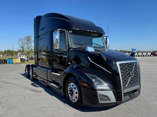 2023 Volvo VNL 860 — photo 9