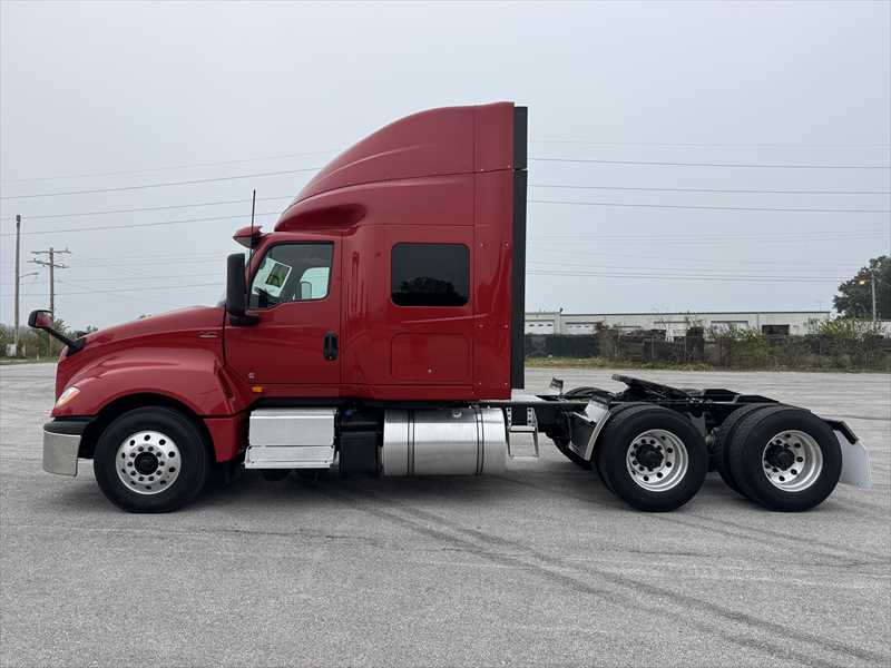 2021 International LT — photo 2