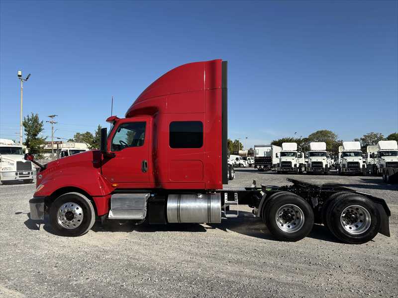 2021 International LT — photo 2