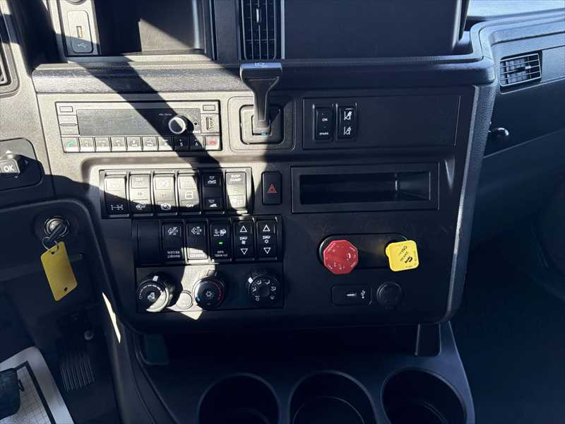 2021 International LT — photo 14