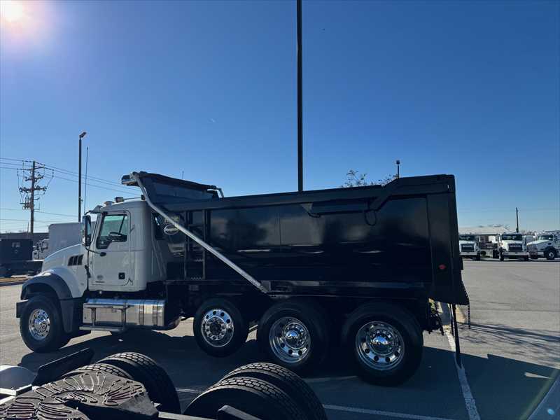 2023 Mack Granite — photo 2