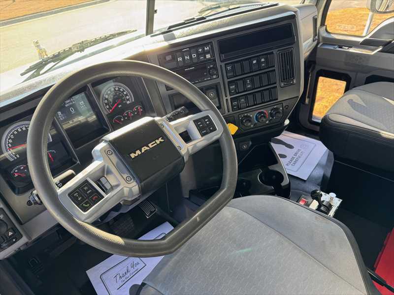 2023 Mack Granite — photo 12