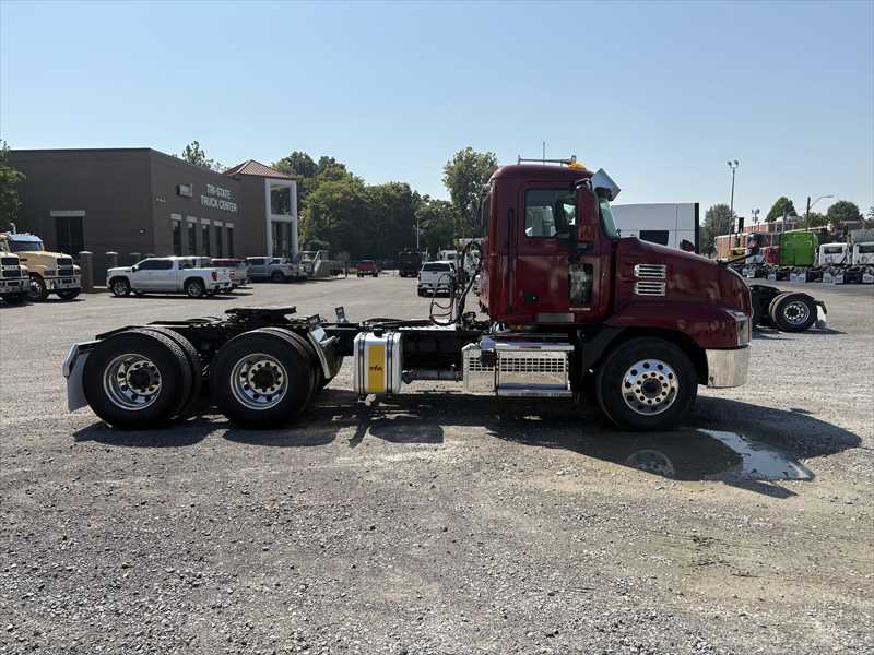 2025 Mack Anthem — photo 7