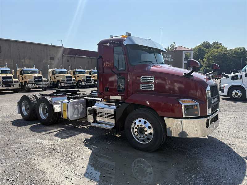 2025 Mack Anthem — photo 8