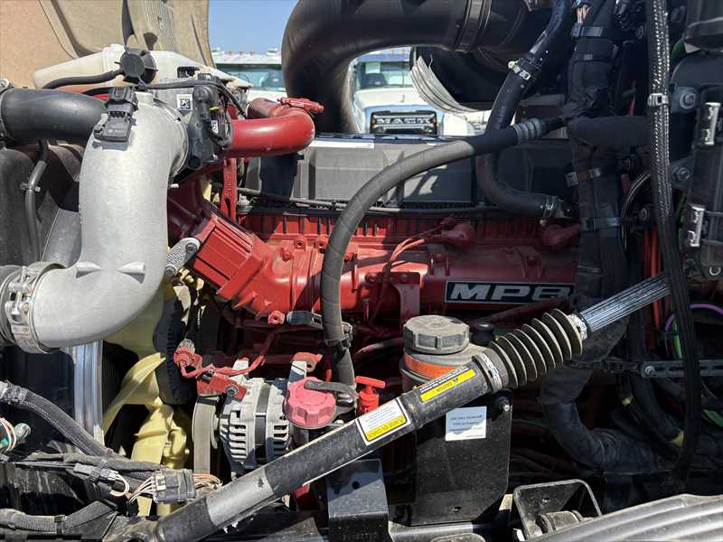 2025 Mack Anthem — photo 9