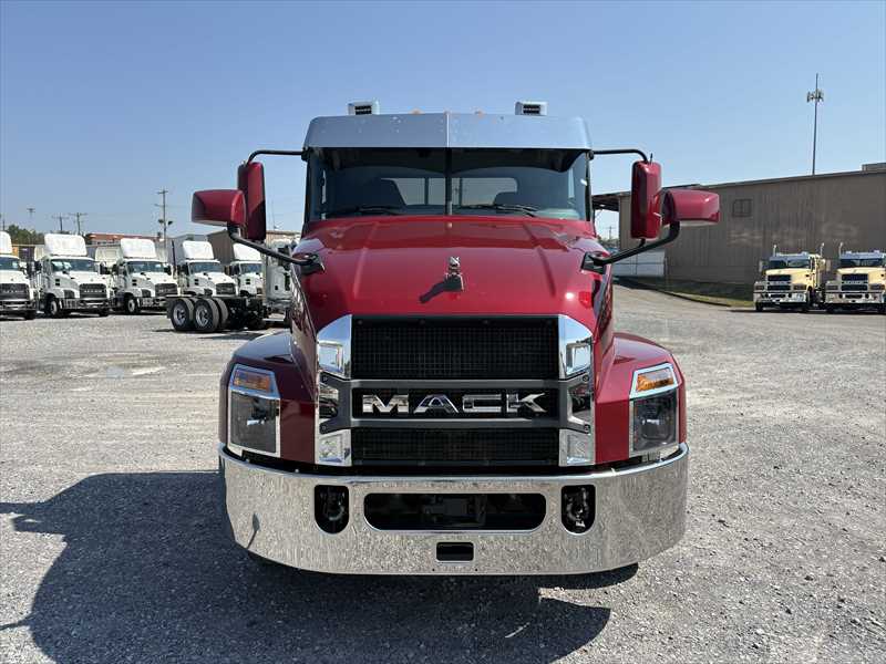 2025 Mack Anthem — photo 9
