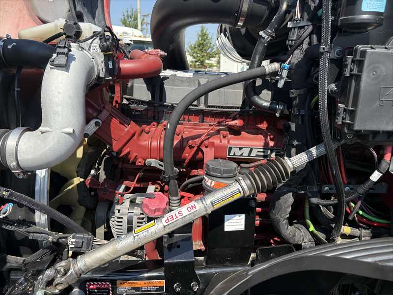 2025 Mack Anthem — photo 11