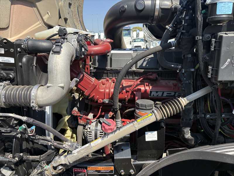 2025 Mack Anthem — photo 10