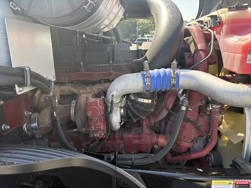 2025 Mack Anthem — photo 9