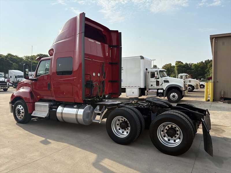 2021 International LT — photo 2