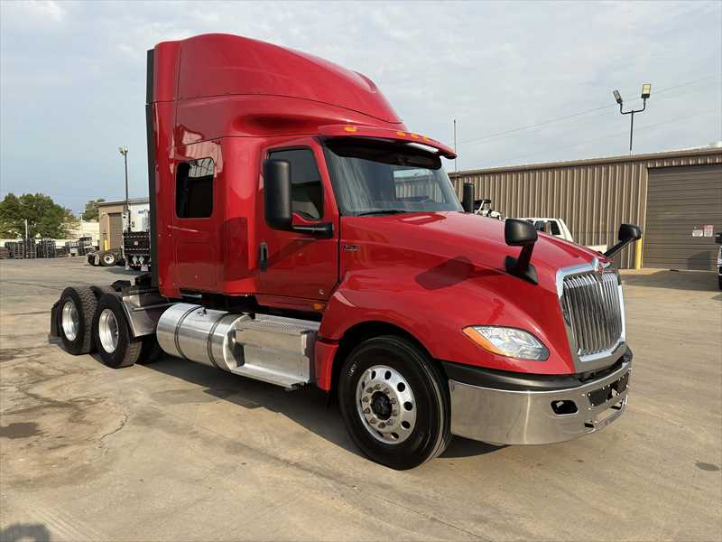 2021 International LT — photo 6