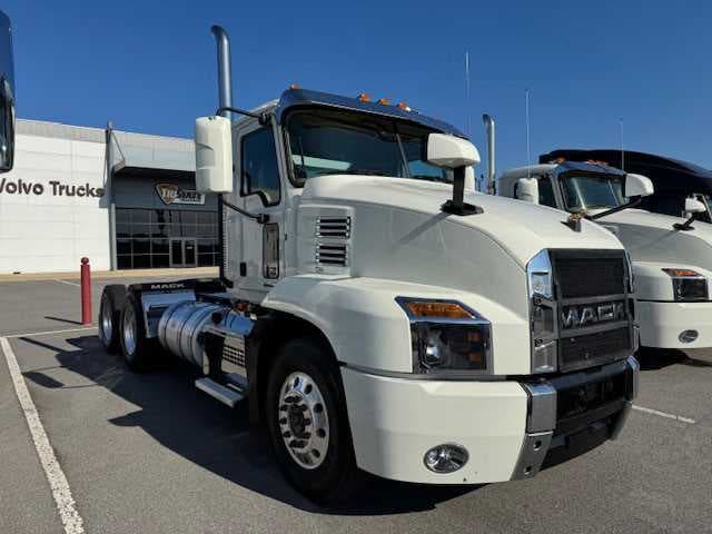 2023 Mack Anthem — photo 5