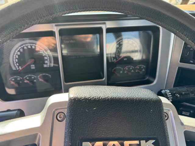 2023 Mack Anthem — photo 10