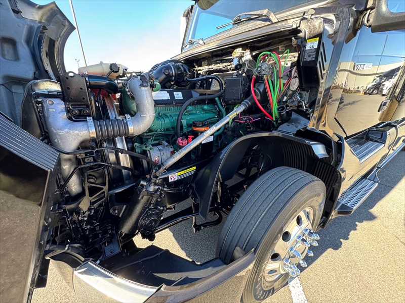 2023 Volvo VNL 860 — photo 10