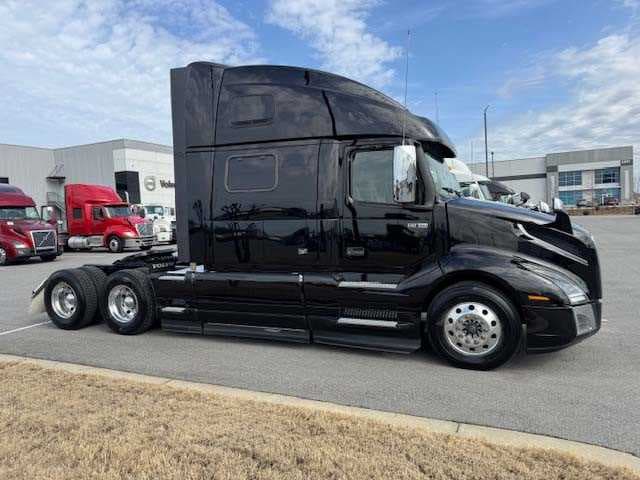 2023 Volvo VNL 860 — photo 8